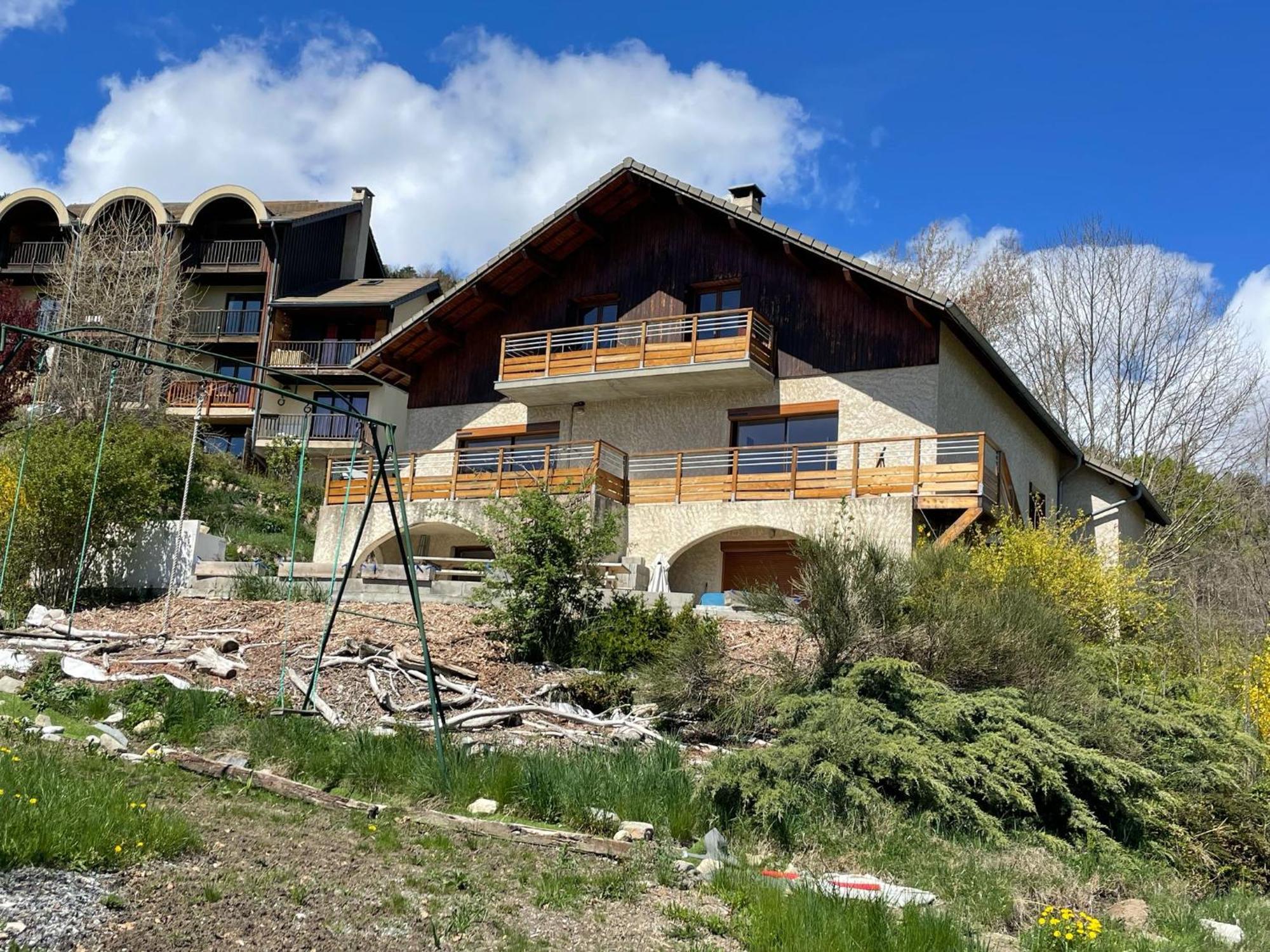Gite Confort 15 Couchages, Vue Panoramique Montagne Hautes Alpes, Terrasses Embrun Exterior foto